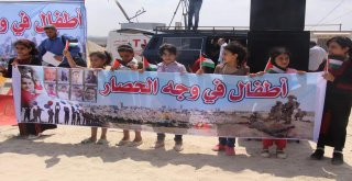 Filistinli Çocuklar İsrailin Gazze Kuşatmasını Protesto Etti