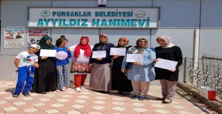 Örgü Kursunu Bitiren Hanımlar Sertifika Aldı