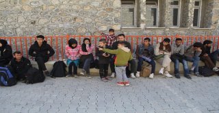 Başkale De 42 Kaçak Göçmen Yakalandı