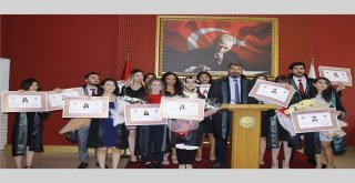 Stajını Tamamlayan Avukatlar Cübbe Giydi