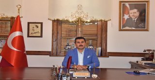 Başkan Uğurludan Çifte Mesaj