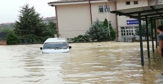 Sakaryada Dereler Taştı, İlçe Sular Altında Kaldı