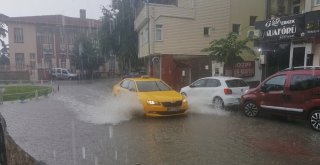 Tekirdağda Şiddetli Yağmur Sokakları Göle Çevirdi