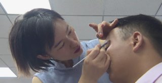 Çinde Evli Çiftler Sevgililer Gününü Şantiyede Fotoğraf Çekerek Kutladı