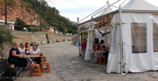 Kosovalı Kadınlarından Gözleme Çadırı Projesi