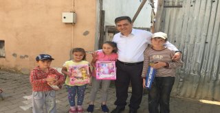 Başkan Yalçından Çocuklara Hediye