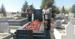 Neşet Ertaş Kabri Başında Anıldı