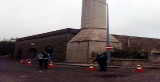Minareden Dökülen Parçalar Korkuttu