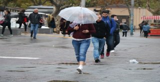 İstanbullular Güne Yağmurla Uyandı