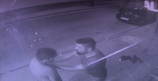 Kavaga Sırasında Sinirini Dükkandan Çıkardı