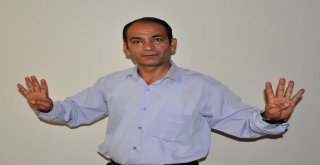 Abd Markası Cep Telefonunu Çekiçle Kırdı